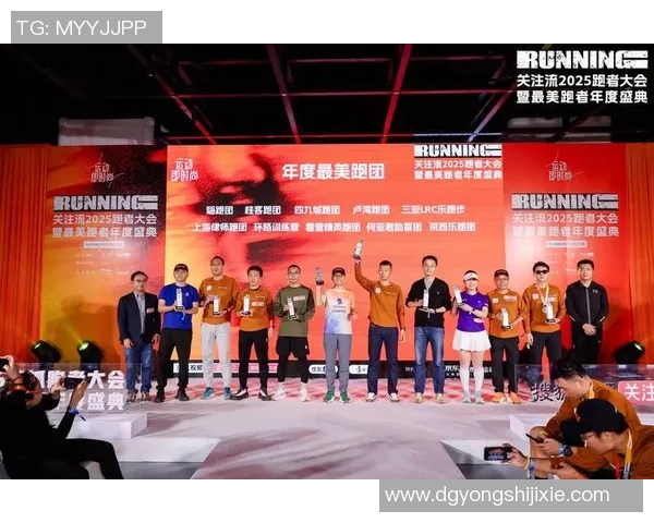 微胖足球明星魅力写真集展现运动与时尚的完美结合