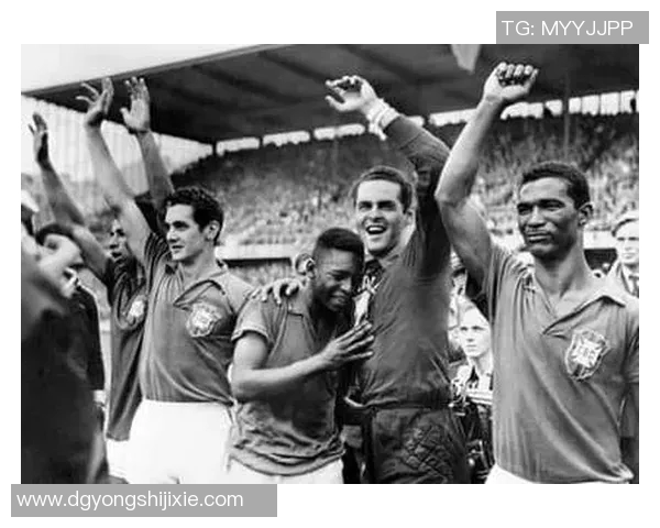 黑白足球明星照展现经典瞬间与永恒魅力的视觉盛宴